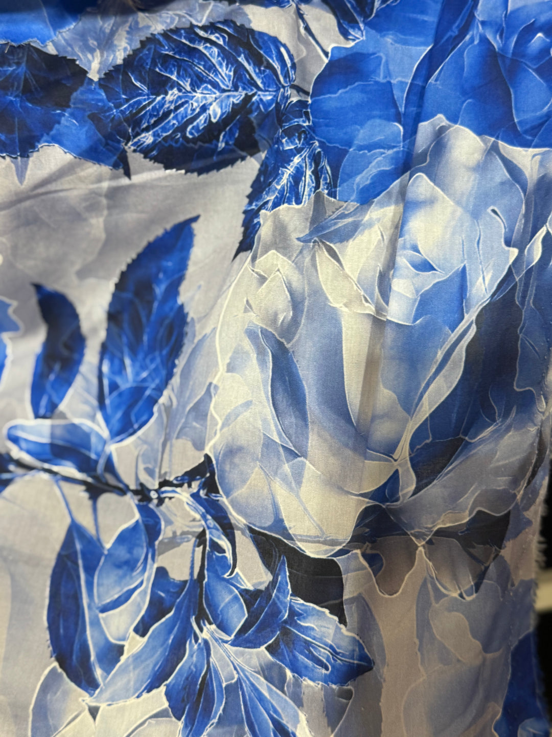 Blue Fabric with Flowers - 95% Cotton, 5% Elastane